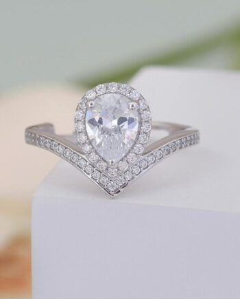 Latest Traditional Collections Cubic Zirconia Classic Cocktail Ring for Women